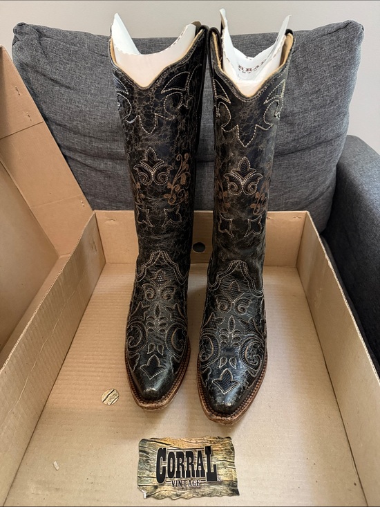 Corral Shoes - EUC Corral Women's Black Vintage Lizard Over Boots